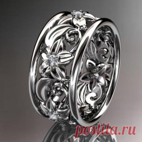 Кольцо. Обручальное кольцо. Белое золото. Цветочный орнамент. Бриллианты.