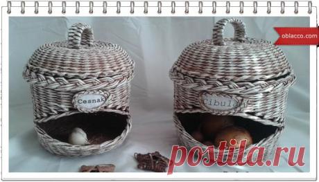 Необычные и удобные емкости для лука и чеснока, плетеные из газетных трубочек. Замечательный мастер класс | oblacco