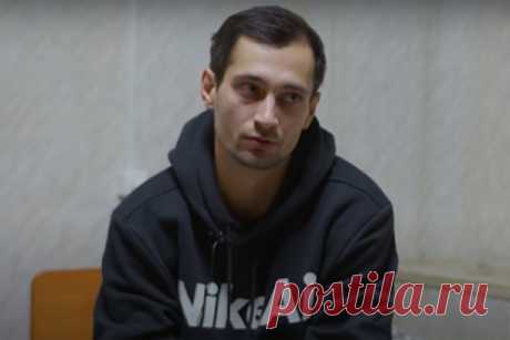 Отсидевший российский игрок описал жизнь в колонии фразой «палку засунут в жопу». Полузащитник «Знамени Труда» Александр Ильин рассказал о жизни в колонии. Футболист заявил, что самыми жесткими были первые дни в заключении. «Самая жесть — это когда тебе могут палку засунуть в жопу или когда трусы с тебя снимают и петуха зовут», — описал жизнь в колонии Ильин.