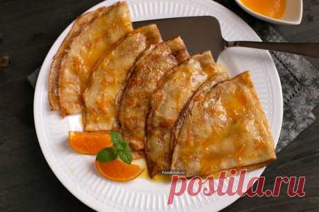 Блинчики Креп Сюзетт (Crêpes Suzette) Происхождение знаменитых французских крепов «Сюзетт» окутано легендами, как и многие известные рецепты. Одни версии противоречат другим, но большинство все-таки сходится на том, что придуманы блинчики были в конце XIX века во Франции. 
Что касается оригинального рецепта, то тут тоже нет единодушия. Есть две основных версии блинчиков Сюзетт: с фламбированием (поджиганием алкоголя) и без. В классических источниках (у Эскофье, Larousse) о...