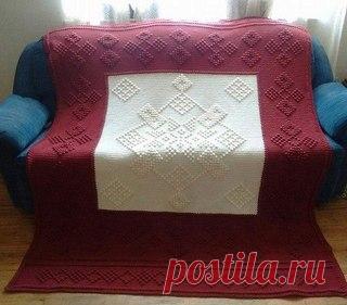 Пледы от NANCY LIGGINS

Автор пледов Nancy Liggins.
Прекрасные получаются пледы связанные в такой технике. Где фоном являются столбики с накидами, а основным рисунком - узор 