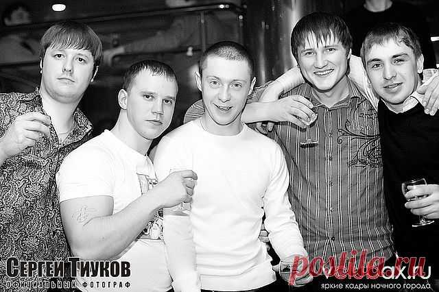 В Н.К Шизгара с друзьями