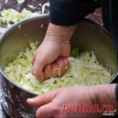 Квасим капусту ! Самые лучшие рецепты 
1. Вкуснейшая хрустящая капуста "Пелюстка" - очень просто!
Продолжая тему капусты, готовим вкуснейшую маринованную закуску из капусты.
Маринуется такая капуста вместе со свеклой,что и придаёт её листочкам не только отличный вкус и аромат,но и красивый розовый цвет.
Именно благодаря своему цвету,похожему на цвет лепестков розы, капуста "Пелюстка"и получила своё название.
"Пелюстка" в переводе с украинского означает лепесток.
Получается очень вкусная и