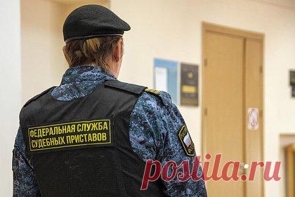 Бывший руководитель театра танцев получил условный срок за приставание к ученику. Лазаревский районный суд Сочи приговорил 31-летнего жителя Свердловской области к двум годам условно за приставание к 15-летнему ученику. В июле 2022 года мужчина привез своих воспитанников в Сочи для участия в международном танцевальном конкурсе. В одну из ночей попытался пристать к подростку, однако получил отпор.