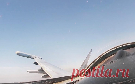 Истребители Су-35С патрулируют курское приграничье. Видео. Истребители Су-35С Воздушно-космических сил (ВКС) России выполнили плановое патрулирование в приграничных районах Курской области, сообщило Минобороны.
