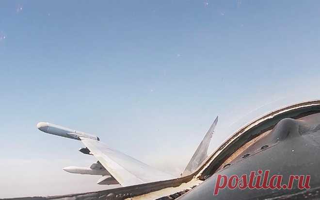 Истребители Су-35С патрулируют курское приграничье. Видео. Истребители Су-35С Воздушно-космических сил (ВКС) России выполнили плановое патрулирование в приграничных районах Курской области, сообщило Минобороны.