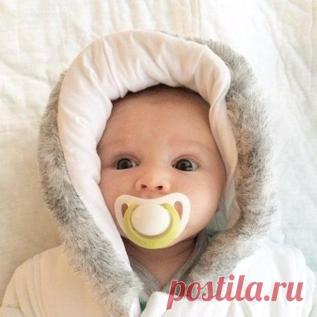 2 месяца токсикоз, +20 дополнительных кг, 7 часов рожаешь, пол года не спишь..., а они видите ли на папу похожи!