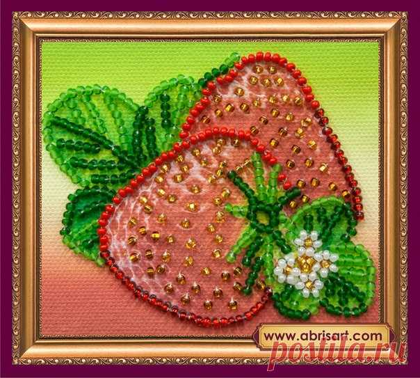 Каждый год в конце мая в небольшом немецком городке Оберкирхе (Oberkircher), что расположен в землях Баден-Вюртемберг, проводится очень вкусный и веселый фестиваль -  Праздник клубники (Erdbeerfest). Здесь находится крупнейший оптовый рынок клубники в Германии, поэтому неудивительно, что и праздник этой вкусной ягоды проходит именно в этом городе и ведет свою историю с 1999 года, когда состоялся впервые. Он стартует в последнюю субботу мая и продолжается 2 дня. / Свежие рецепты