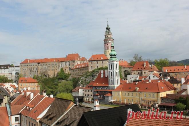 Чески Крумлов. Замок, Поездка в Чехию в 2012-м у нас была организована через турагентство, в путёвку были включены несколько замков недалеко от Праги. А вот выбрать такую, в
