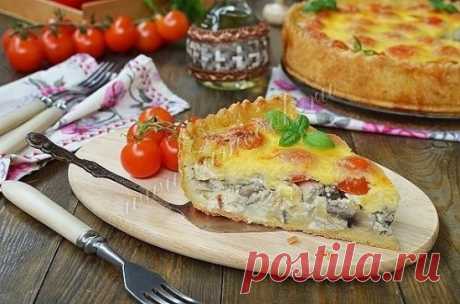 Открытый пирог «Киш лорен» с курицей и грибами. 
Рекомендую приготовить этот вкусный пирог. Его можно подавать в качестве обеда горячим или теплым. Я даю ему немного остыть. Начинка пирога очень сытная: сливки, сыр, курица и грибы, по вкусу она напоминает жульен. А помидорки придают свою пикантную нотку этому сливочному вкусу. Так же вы можете подключить фантазию и приготовить любую начинку для этого пирога. Все в ваших руках!
Вам потребуется: 
Для теста:
Маргарин - 125 грамм;
Яйцо куриное -