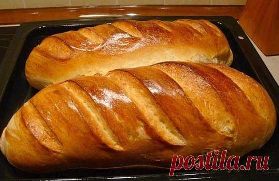 Домашние батоны за 30 минут
Ингредиенты:
● 250 г муки
● 6 г сухих дрожжей
● 4 г соли
● 30 г сливочного масла масла или маргарина
● 100 мл молока
● 50 мл воды
Для смазывания верха:
● 1 желток
● 5 г молока.
Приготовление:
Смешать
все сухие ингредиенты, добавить маргарин, молоко и воду. Замесить 
тесто. Сформировать шар и в тепло на 90 мин. Обмять и еще 10 минут 
подождать. Разделить на 5 частей, каждую часть раскатать в 
прямоугольник, скрутить и защипать края. На расстойку на 30 мин. Сделать