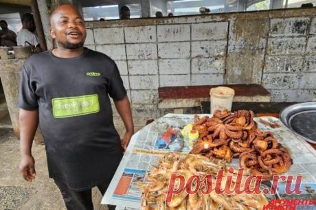 «Джонсон не ест икру». Почему в голодной Африке выбрасывают российскую еду?. Все мы знаем с детства, что африканцам постоянно нечего есть. Однако, будучи в Африке, обозреватель «АиФ» был удивлён фактом: сколько продуктов, идущих в помощь умирающим людям, оказывается на помойке! Можно ли это вообще изменить?