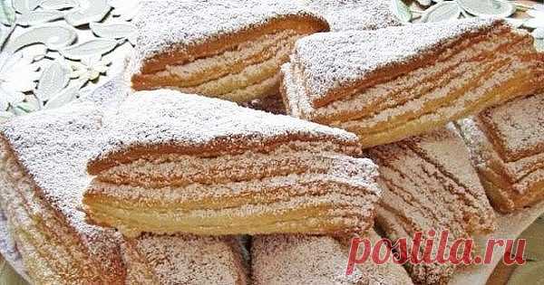 Домашние слойки на кефире 


Слойки на кефире затмят по вкусу даже всеми любимый «Наполеон»! Приготовить их не составит труда, ведь в отличии от слоеного теста, тесто на кефире не нуждается в долгом выстаивании в холодильнике. 

ДЛЯ ТЕСТА 

240 г муки 
125 г сливочного масла 
125 г кефира 
5 г разрыхлителя 

ДЛЯ КРОШКИ 

80 г муки 
100 г сахара 
70 г сливочного масла 

Первым делом приготовь тесто. Смешай в глубокой емкости муку и разрыхлитель, затем просей всё через ситеч...