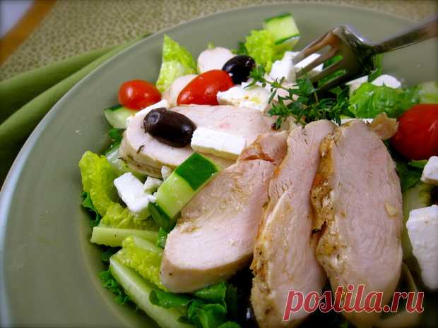 Греческий салат с курицей: 8 сытных рецептов
