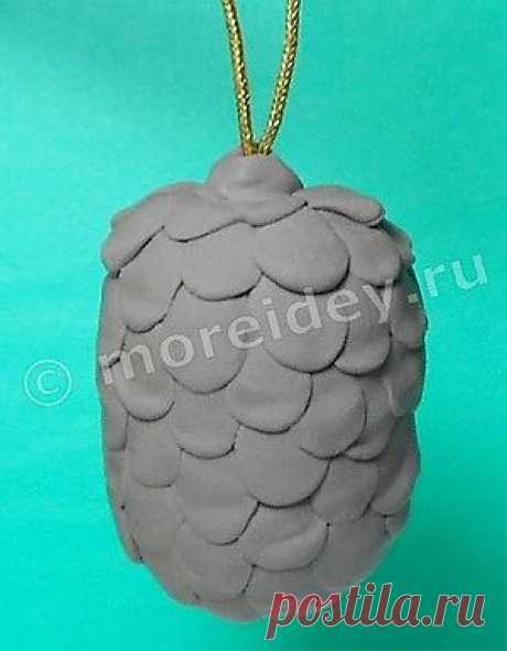 Шишка — елочная игрушка из киндера своими руками