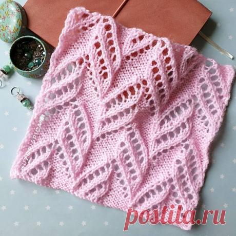 Ажурный узор спицами

Источник https://www.instagram.com/p/B_wWX8OA9za/