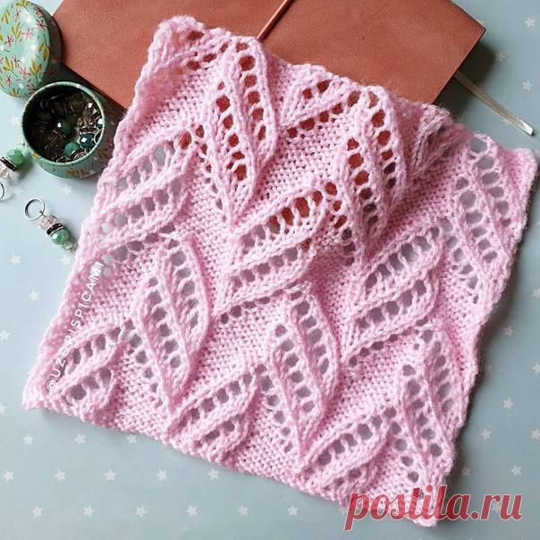 Ажурный узор спицами

Источник https://www.instagram.com/p/B_wWX8OA9za/