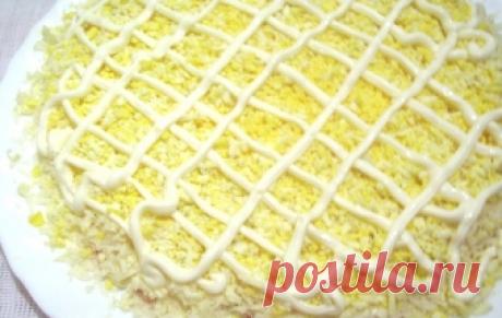 Крабовый слоеный салат / Салаты из морепродуктов / TVCook: пошаговые рецепты с фото