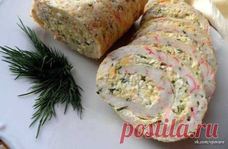 Рулет из крабовых палочек

Очень вкусная, нежная и яркая закуска в виде рулета.

Ингредиенты:

- 200 г крабовых палочек
- 5 яиц
- 3 столовых ложек молока
- 5 столовых ложек муки
- 2 столовые ложки масла растительного
- 150 г сыра
- 3 вареных яйца
- 4 зубчика чеснока
- 100 г майонеза
- зелень укропа
- соль – по вкусуЛучшие рецепты Повара