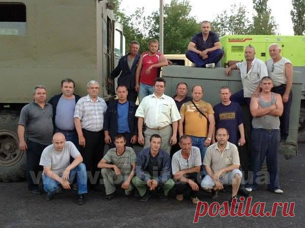 (2) Facebook