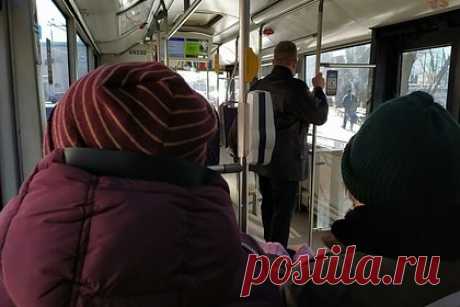 Российский город остался без общественного транспорта из-за протеста. Лесозаводск в Приморском крае остался без общественного транспорта. Причиной стал протест единственного перевозчика в городе с населением 35 тысяч человек. Об этом сообщила администрация Лесозаводского городского округа в соцсетях. По их данным, ночью с автобазы были вывезены все автобусы.
