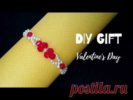 Simple beading pattern for DIY Bracelet. DIY Gift for Valentine's Day