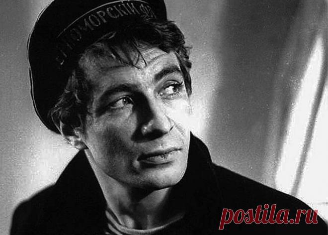 Юрий Каморный: кто убил заслуженного артиста РСФСР Юрий Каморный, дебютировавший в фильме «Зося», слыл одним из самых красивых актеров советского кинематографа. Однако его успех оказался недолгим. В 37 лет Каморный погиб. Была ли это шальная пуля или имел место прицельный огонь, до сих пор остается загадкой.