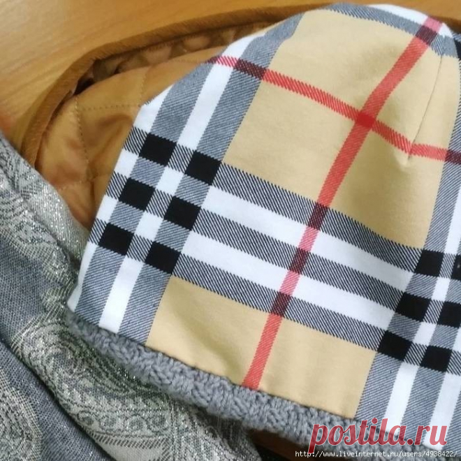 КАК РАССЧИТАТЬ ПОДКЛАД ДЛЯ ВЯЗАНОЙ ШАПКИ.

Действую я по наитию, из соображений вязания шапок и собственных проб и ошибок, поскольку я совсем не швея) 

Ткань. 
Чаще флис, теперь расширила свой опыт на более легкий трикотаж. В общем и целом выбираю по составу и тактильным ощущениям. Ещё спрашиваю продавцов, если знаю, что можно доверять)))

Выкройка – см. фото ниже. 
Но её надо менять по ширине и, возможно, высоте, т.к. это ШАБЛОН для построения по расположению клиньев.

П...