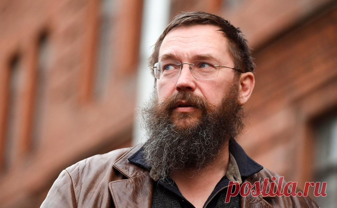 Стерлигов объявил о разводе с «еретичкой» и отлучении детей от наследства. Бизнесмен Герман Стерлигов, известный своими радикальными православными взглядами, объявил о разводе с «женой-еретичкой», а также об отлучении от наследства дочери и двоих сыновей.