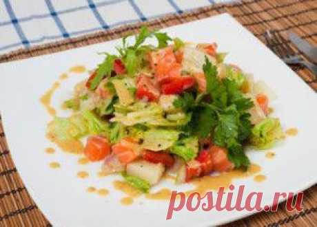 Салат из семги с овощами