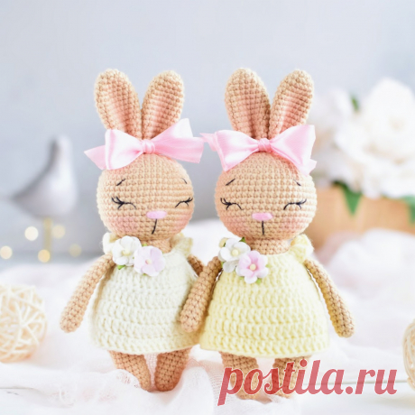 PDF Зайки малышки крючком. FREE crochet pattern; Аmigurumi animal patterns. Амигуруми схемы и описания на русском. Вязаные игрушки и поделки своими руками #amimore - маленькая зайка в платье, заяц, зайчик, кролик, зайчонок, крольчонок.