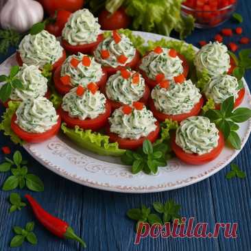 ЗАКУСКА ПОМИДОРЫ С СЫРОМ И ЧЕСНОКОМ.