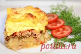 Мусака. Болгарская вкуснятина Мусака - это одно из традиционных болгарских и греческих блюд. Я познакомлю вас сегодня с болгарской версией. Представляет собой слоеную запеканку. Получается нежным, сочным и воздушным. Попробовав мусаку впервые, я решила, что это станет любимым блюдом моей семьи и не ошиблась. Теперь хочу поделиться с Вами.