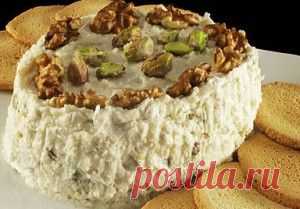 Домашний сыр с орехами