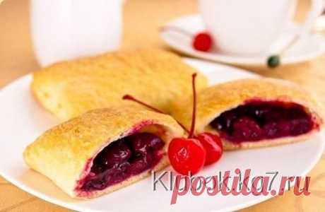 Слоеные пирожки с вишней | Клубок