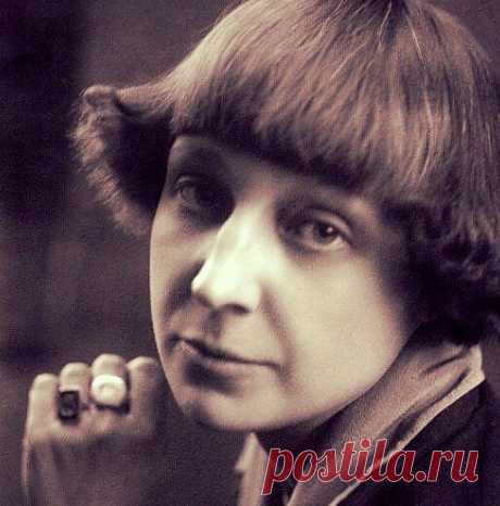 Я могу без Вас. Я ни девочка, ни женщина, я обхожусь без кукол и без мужчин. Я могу без всего. Но, быть может, впервые я хотела этого не мочь. (Марина Цветаева)