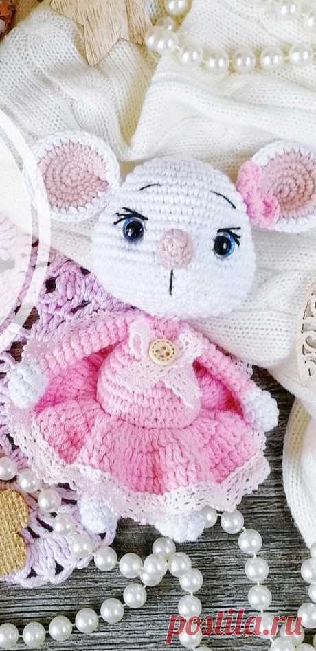 PDF Мышка Маша крючком. FREE crochet pattern; Аmigurumi doll patterns. Амигуруми схемы и описания на русском. Вязаные игрушки и поделки своими руками #amimore - Мышь, мышка, мышонок, крыса.