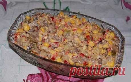 ТОП-10 РЕЦЕПТОВ ПРАЗДНИЧНЫХ САЛАТОВ 🍴

1. Салат "Подсолнух" с кукурузой

ИНГРЕДИЕНТЫ:
● Куриное филе
● Морковь
● яйцами
● Маринованные шампиньоны
● Лук

ПРИГОТОВЛЕНИЕ:
1. Куриное филе нарежьте небольшими кусочками и обжарьте на растительном масле, посолите. Готовое филе измельчите.
2. Морковь промойте и отварите вместе с яйцами. Яйца выберите раньше, затем морковь. Отваренную морковь очистите от кожицы и нарежьте небольшими кубиками или натрите на средней терке.
3. Яйца и...