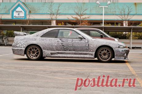 Художница разрисовала маркером автомобиль своего мужа