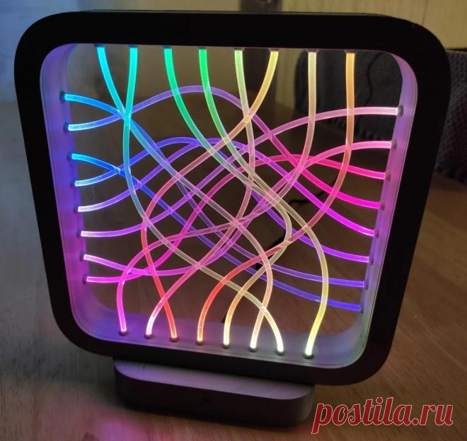 Волоконно-оптический светодиодный светильник для декора В этой статье мы рассмотрим очень интересную самоделку - волоконно-оптическую светодиодную лампу. На сайте, где мастер разместил свою работу, уже более 10 человек отписались, что сделали подобные светильники, прокомментировали ее около 100 человек. Конечно, часть деталей для этого светильника