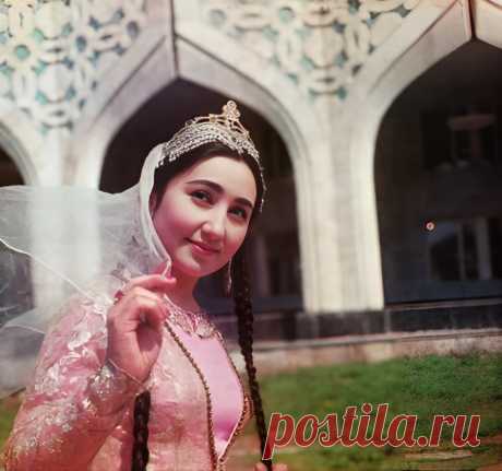 Қизлархон Дўстмуҳаммедова (1946 – 2023) » MUZAFFAR.UZ