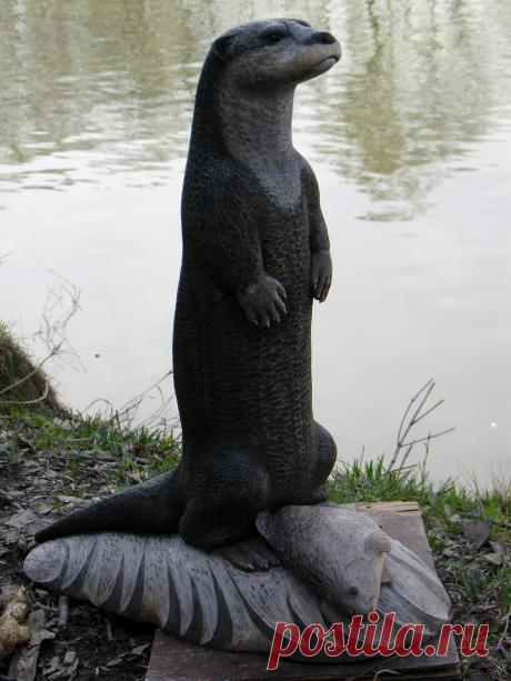 Скульптура Поречня выполнена полой для облегчения веса и предохранения массива от растрескивания. Высота 56 см. Находится в коллекции автора. Выставлена на продажу. Цена 350000 руб.