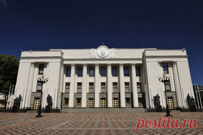 Депутат Рады Южанина: бюджет Украины разворовывают приближённые к власти. Парламентарий отметила, что Киев не сможет выжить за свой счёт.