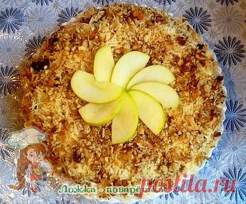 Салат с черносливом курицей и грецкими орехами | Ложка-Поварёшка рецепты и блюда