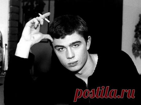 В этот день в 1971 году родился Сергей Бодров, пропавший без вести в 2002 году вместе со съёмочной группой во время схода ледника Колка в Кармадонском ущелье, где проходили съёмки фильма «Связной». Бодрову было всего 30 лет.