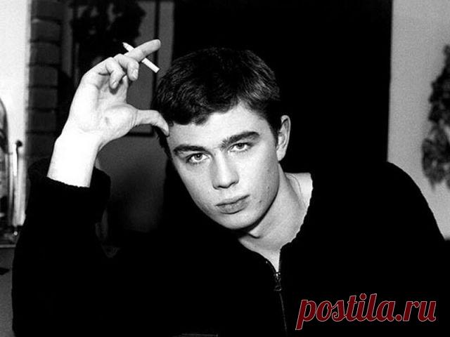 В этот день в 1971 году родился Сергей Бодров, пропавший без вести в 2002 году вместе со съёмочной группой во время схода ледника Колка в Кармадонском ущелье, где проходили съёмки фильма «Связной». Бодрову было всего 30 лет.