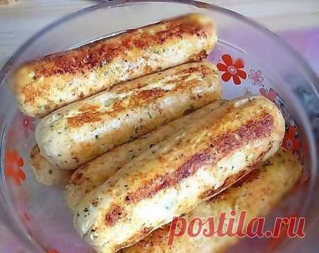 Ароматные и сочные куриные сосиски.