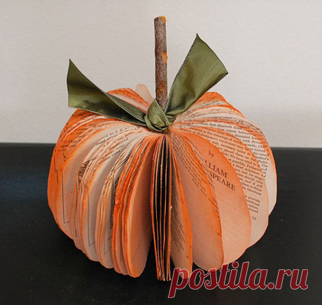 Осенняя поделка. Тыква из старой книги.