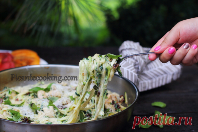 Спагетті з цукіні з куркою та в'яленими помідорами | Picantecooking