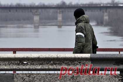 В Запорожье заявили об угрозе прорыва дамбы из-за уровня воды в водохранилище. Прорыв дамбы вблизи города Каменка-Днепровская из-за рекордного уровня воды в Каховском водохранилище может угрожать затоплением десяткам тысяч жителей Запорожской области. Об этом заявил председатель движения «Мы вместе с Россией» Владимир Рогов. В настоящее время уровень воды уже поднялся на 17 метров.